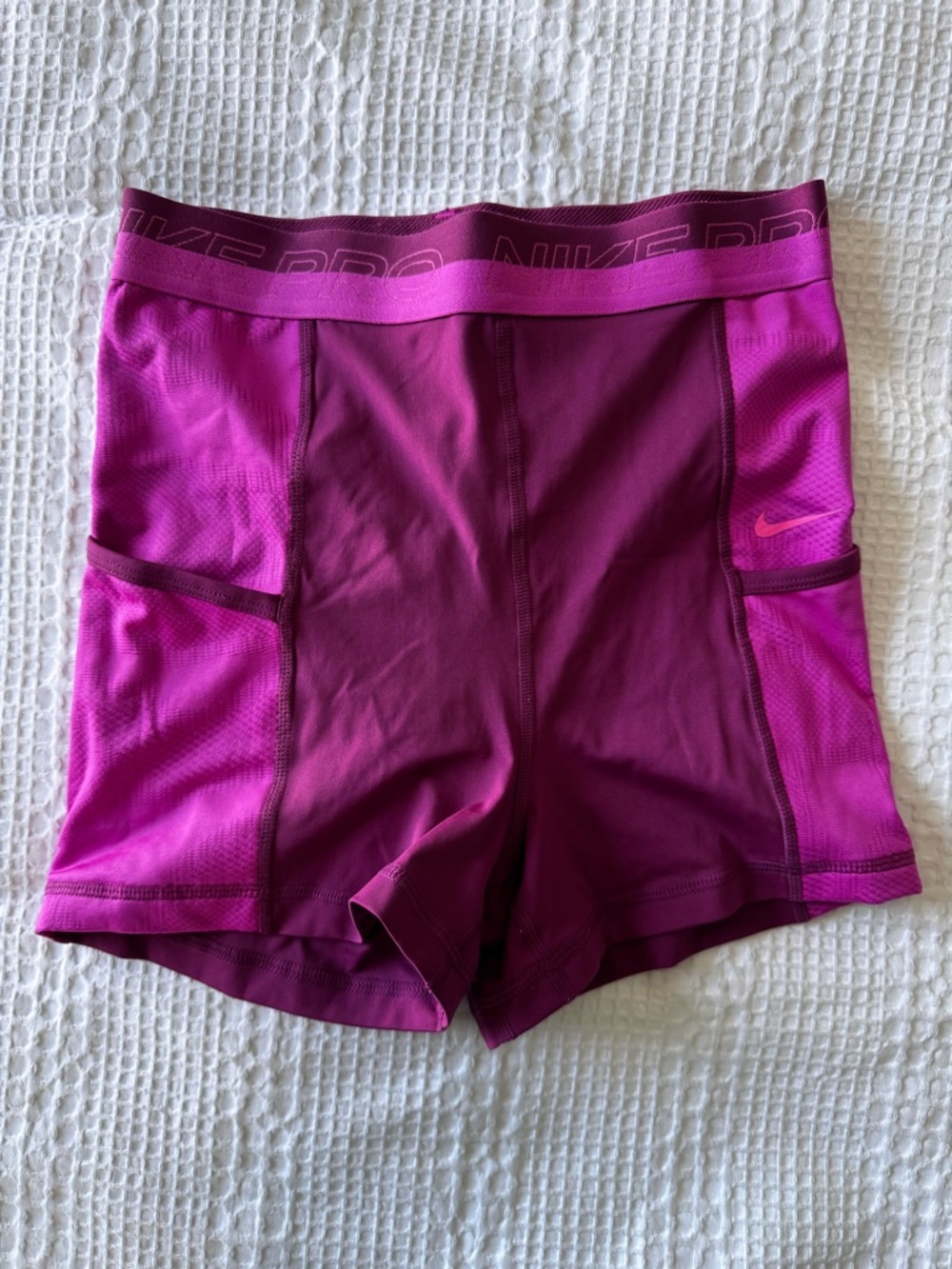 Nike Women's Magenta Two-Tone Pro Training Shorts